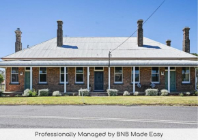 The Borenore Inn - Historic Charm, Entertainer